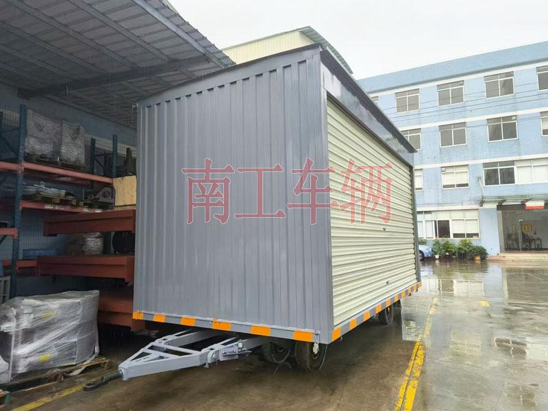10吨箱式乐鱼网页版leyu登录界面-乐鱼（中国）官方两侧带卷帘门 牵引雨篷拖车