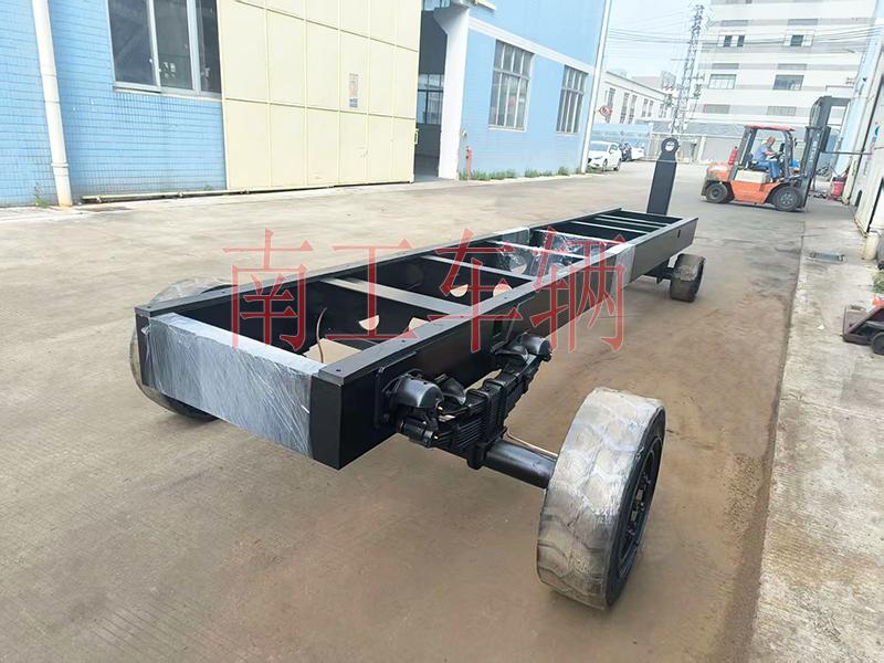 10吨牵引骨架式乐鱼网页版leyu登录界面-乐鱼（中国）官方 全挂拖车底盘