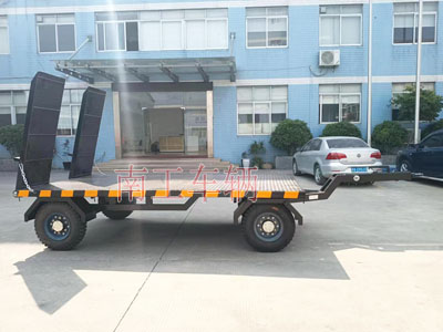 3吨带爬梯工业牵引乐鱼网页版leyu登录界面-乐鱼（中国）官方4I.jpg