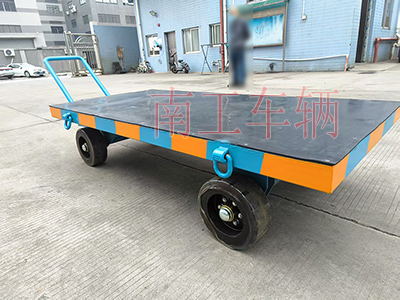 3吨小型乐鱼网页版leyu登录界面-乐鱼（中国）官方 带橡胶垫工具车4I.jpg