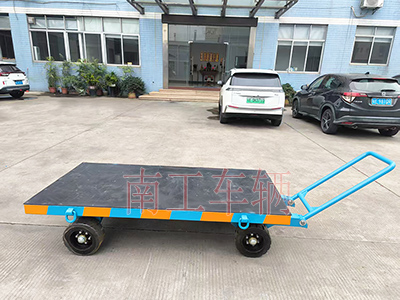 3吨小型乐鱼网页版leyu登录界面-乐鱼（中国）官方 带橡胶垫工具车2I.jpg